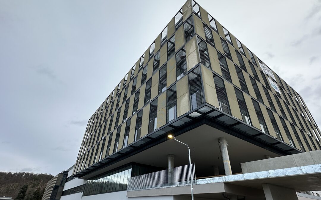 Realizace fasády nových pavilonů G1 a G2 v IKEM